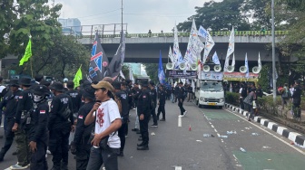 Ribuan Buruh Mulai Padati DPR, Bawa 11 Tuntutan dari Upah hingga Pesangon