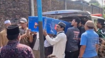Jenazah Dua Korban Kapal Virgo Transport 8 di Kudus, Kakak Adik Masih Terpisah
