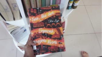 Belajar Menghargai Perempuan Lewat Sosok Borno di 'Kau, Aku, dan Sepucuk Angpau Merah'