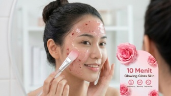 5 Masker Wajah dari Bunga Mawar untuk Cerahkan Wajah dan Cegah Garis Halus di Usia 40 Tahun
