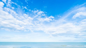 Kenapa Langit Berwarna Biru, Bukan Hijau atau Merah? Ini Penjelasan Ilmiahnya!