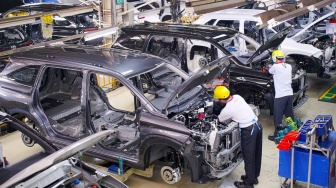 Strategi Toyota Indonesia Seimbangkan Otomatisasi Pabrik dan Tenaga Kerja Manusia