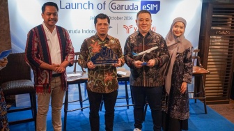 PT Garuda Indonesia (Persero) Tbk dan Yoowifi Indonesia 
meluncurkan Garuda eSIM di Jakarta, Kamis (1/10/2026. [Handout]