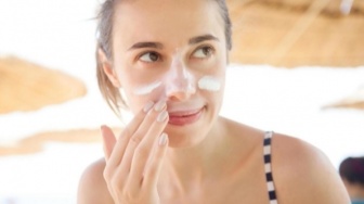 Anti-Breakout! 4 Hybrid Sunscreen Mugwort Redakan Kemerahan dan Iritasi