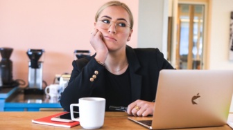 Burnout tapi Dompet Belum Siap Resign? Saatnya Terapkan Quiet Quitting