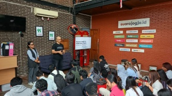 Kunjungi Suara.com, Mahasiswa UAJY Pelajari Strategi Media dari Disrupsi AI