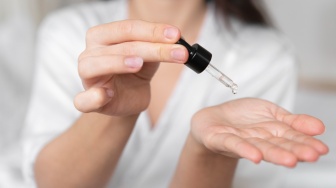 Bolehkah Mencampur Serum Niacinamide dengan Serum Centella Asiatica?