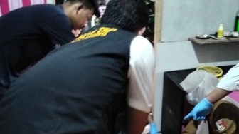 Geger Satu Keluarga di Tulang Bawang Ditemukan Tewas Penuh Luka Tusuk, Polisi Buru Pelaku