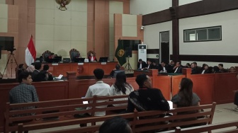 Sidang Roy Suryo di PN Jaktim Digelar 'Gelap-gelapan': Listrik Padam saat Jaksa Bacakan Replik!