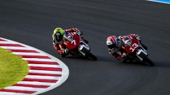 Drama Tikungan Terakhir Motegi! Badly Sukses Kunci Podium Perdana Idemitsu Moto4 Asia Cup 2026