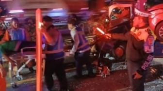 Sopir Towing Ngantuk di Lajur Cepat, 5 Kendaraan Tabrakan Karambol di Tol Sumo