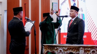 Andi Sudirman Lantik Andi Winarno Eka Putra Sebagai Pj Sekda Provinsi Sulsel