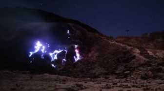 Viral Fenomena 'Blue Fire' di Papandayan, Mengapa Bisa Terjadi?