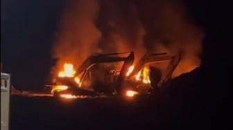 Warga Bakar Ekskavator di Lokasi Tambang Emas Ilegal di Madina, Polisi Selidiki