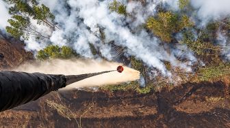 353 Personel Masih Berjibaku Padamkan Karhutla Muara Medak, 345 Sorti Water Bombing