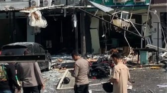 Pagi Mencekam di Pakuwon City Surabaya: Ledakan Hebat Hancurkan Ruko dan Mobil, 5 Orang Terluka