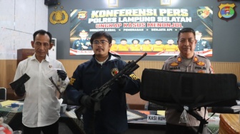 Kabur saat Digeledah di Bakauheni, Pria Pembawa Senjata Serbu AR-15 Diciduk di Loteng Ruang Guru