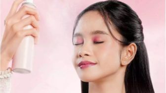 Anti-Breakout! 4 Acne Setting Spray Bikin Makeup Bebas Kilap pada Kulit Berminyak
