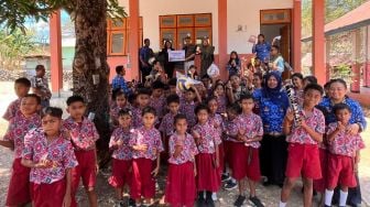 Pertamina NRE Salurkan Bantuan Perbaikan Sanitasi Sarana SD Negeri Alak di Kupang