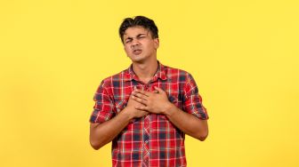 Arti Hati Berdebar Tiba-tiba Menurut Primbon Jawa vs Gejala Medis Arrhythmia