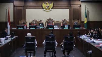 Mantan Jaksa Agung Muda Tindak Pidana Khusus Kejaksaan Agung Febrie Adriansyah saat menjalani sidang perdana di Pengadilan Tipikor, Jakarta, Rabu (7/10/2026). [Suara.com/Alfian Winanto]
