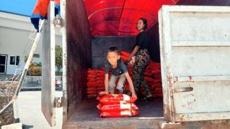 Hore! 3,8 Juta Warga Sulsel Dapat Bantuan Beras 30 Kg
