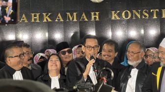 Tak Berhenti di MK, Refly Harun Cs Bersiap Ajukan Pemakzulan Gibran ke DPR!