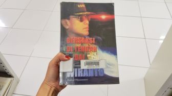Di Antara Soeharto dan Reformasi: Bedah Buku 'Bersaksi di Tengah Badai' Jenderal Wiranto