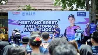 Pembalap MotoGP Yamaha Sapa Siswa SMAN 3 Mataram Jelang Race di Sirkuit Mandalika