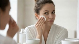 4 Pore Clear Pad Eksfoliasi Wajah agar Pori-Pori Bersih dan Lawan Bruntusan