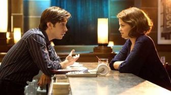 He's Just Not That Into You: Ketika Kita Terlalu Sibuk Mencari Alasan
