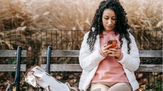 Digital Detox Bukan Cuma Tren: Kita Perlu Jeda dari Kebisingan Media Sosial