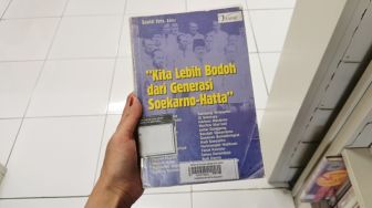 Kritik Tajam di Buku Kita Lebih Bodoh dari Generasi Soekarno-Hatta