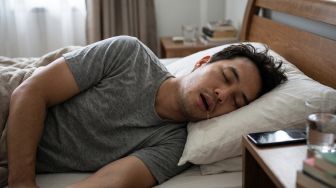 Kenapa Orang Tidur Ngiler? Orang Dewasa Harus Waspadai 7 Faktor Ini!