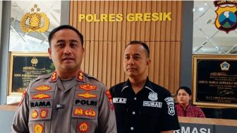 Diteror Foto Asusila Editan AI, Wanita di Gresik Menangis Histeris di Depan Kapolres
