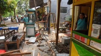 Penataan Setu Babakan, Lapak Pedagang Mulai Dibongkar