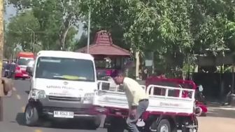 Viral Mobil MBG vs Motor Kopdes Tabrakan, Netizen: Duit Pajakku Jangan Beratem