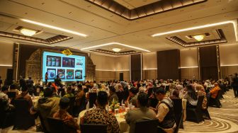 Sejumlah pengunjung menyaksikan paparan dari CEO Umara Group R. Chandra di Roemah Umara, Jakarta, Kamis (8/10/2026). [handout]