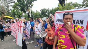 Akses Kerja Masih Terhalang Tembok, Ratusan Karyawan Club de Arjuna Kembali Geruduk Balai Kota