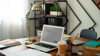 Arah Meja Kerja Pembawa Rezeki Berdasarkan Shio, Cek Panduan dan Tips Menatanya