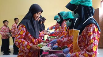 MBG Prasmanan Diklaim Kurangi Makanan Terbuang, Jam Istirahat Siswa Bertambah
