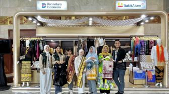 PTBA Pamerkan Tapis, Batik Kujur, dan Songket Silungkang di INACRAFT 2026