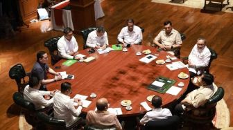 Ironi Kursi Pejabat: Cukup Pintar Bicara, Keahlian Nomor Dua