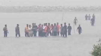 Tiga Pemancing Remaja Terseret Arus di Pantai Bengkalis, 2 Ditemukan Meninggal
