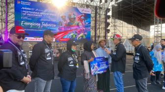 Dukung Pemulihan Ekonomi, Pertamina Bantu Perajin Tenun Desa Adat Sade Kembali Berkarya
