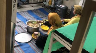 Puskesmas Pasar Minggu Viral: Pasien Diusir, Petugas Kepergok Makan Gelar Tikar di Ruang Poli