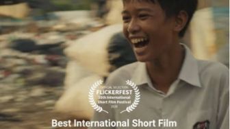 My Plastic Mother: Film Pendek tentang Duka Eki dan Krisis Sampah Indonesia