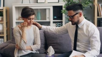 Kenapa Korban Sering Disalahkan? Stop Bungkam Orang yang Menceritakan Luka