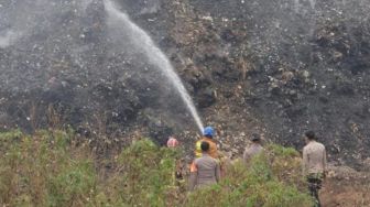 Kebakaran TPA Pasirbajing Tak Kunjung Padam, Pemkab Garut Tetapkan Tanggap Darurat!