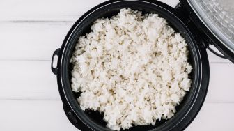 Cara Memperbaiki Magic Com yang Bikin Nasi Cepat Kering, Ternyata Ini Penyebabnya!